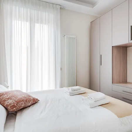 Viale Sarca - 2 Bdr Near Metro, Bicocca Apartamento